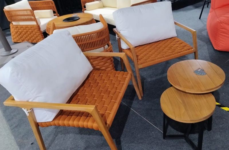 POLTRONAS E  CADEIRAS DE MADEIRA